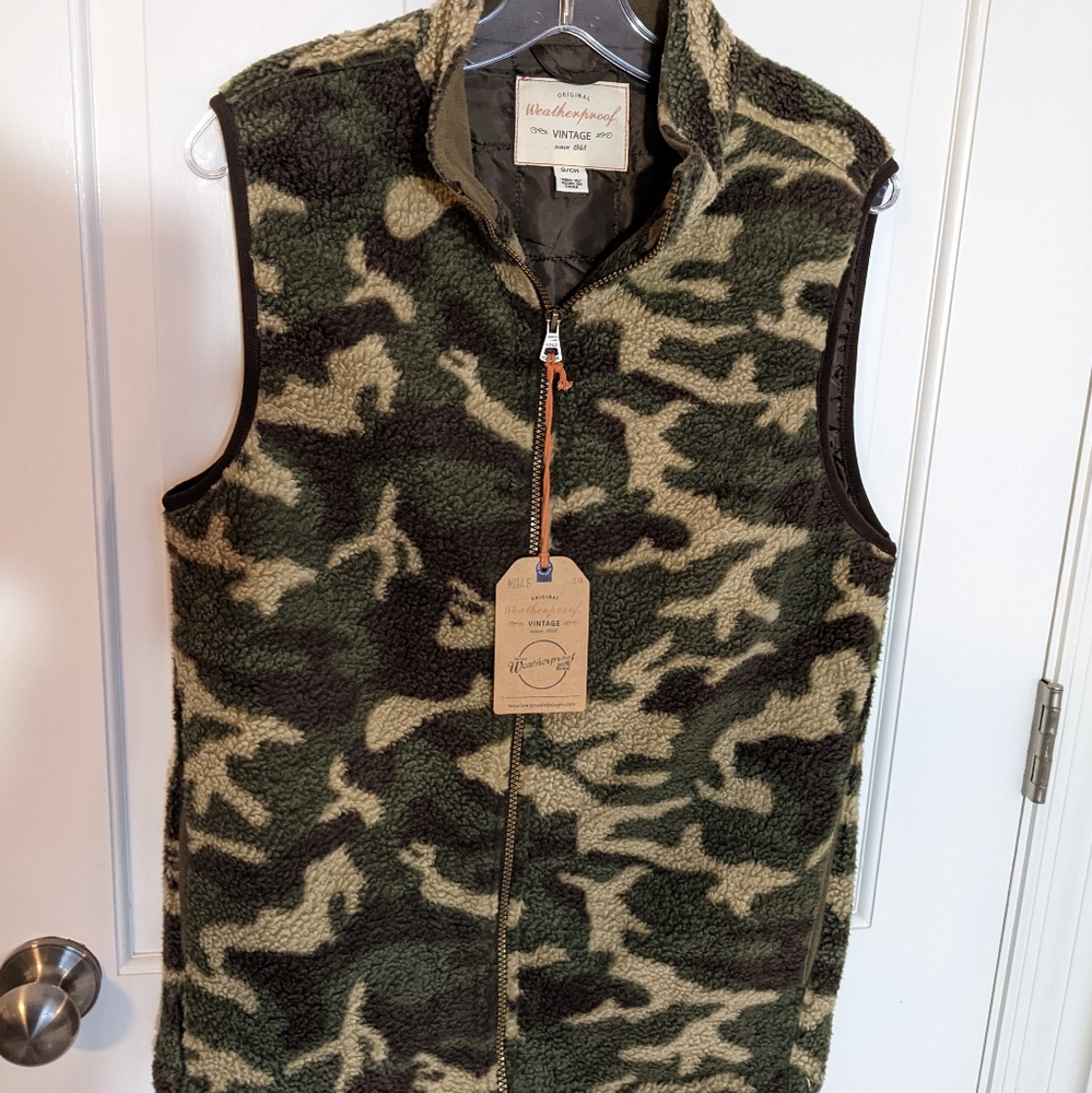 Men's,NWT, Fleece camo, zip vest, small, brown quilted lining